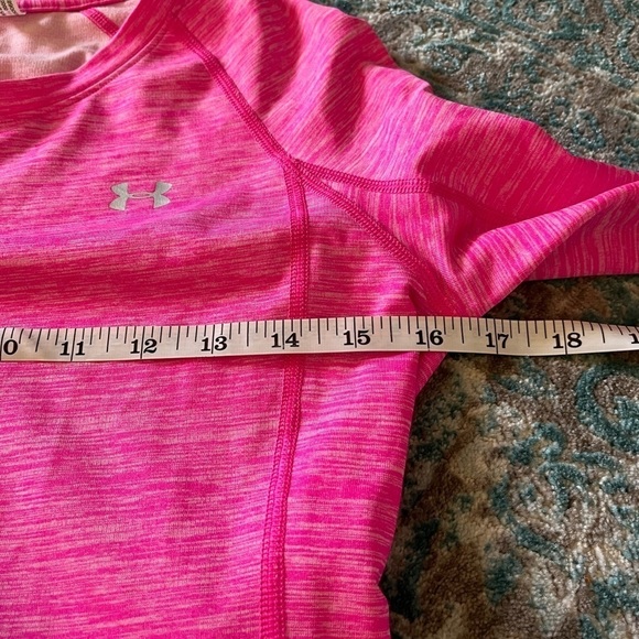 Under Armour bright pink crew neck long sleeve performance athletic top. Small - Picture 9 of 9